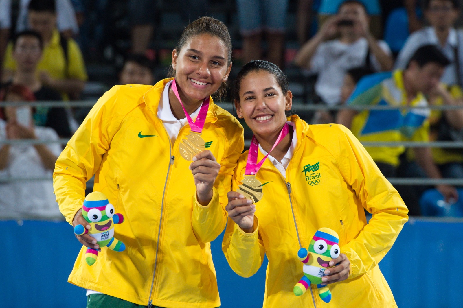 JOGOS OLÍMPICOS DA JUVENTUDE: Duda e Ana Patrícia vencem gêmeas canadenses e são campeãs na China