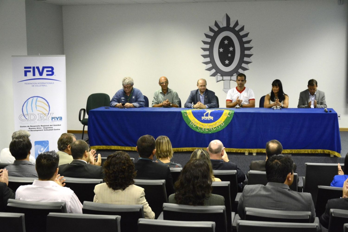 Curso Internacional de arbitragem no vôlei de praia tem início