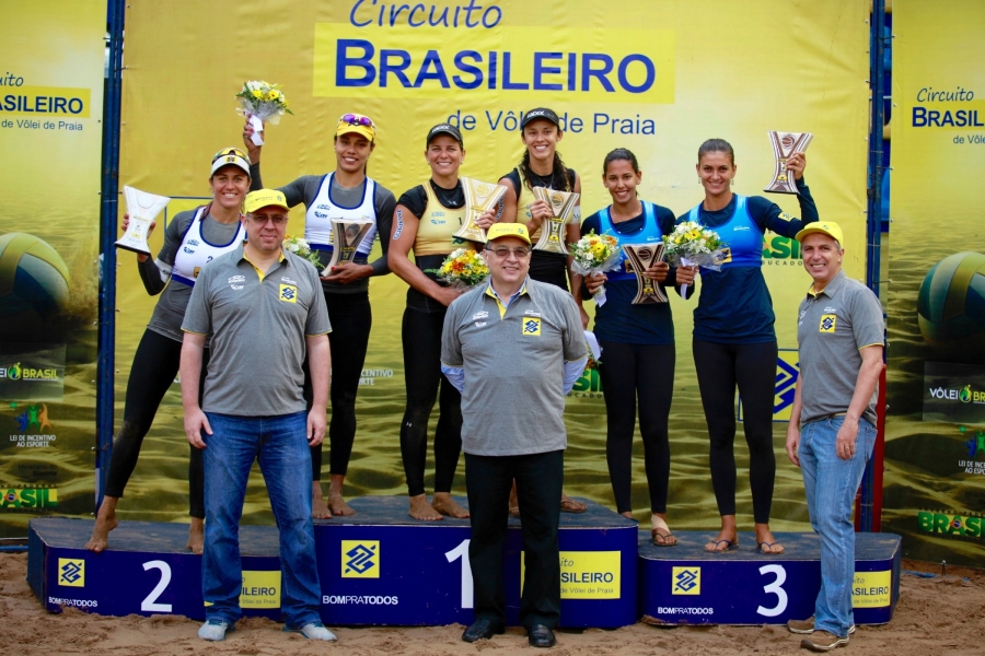 Larissa e Talita vencem em Curitiba (PR) e capixaba quebra marca de títulos