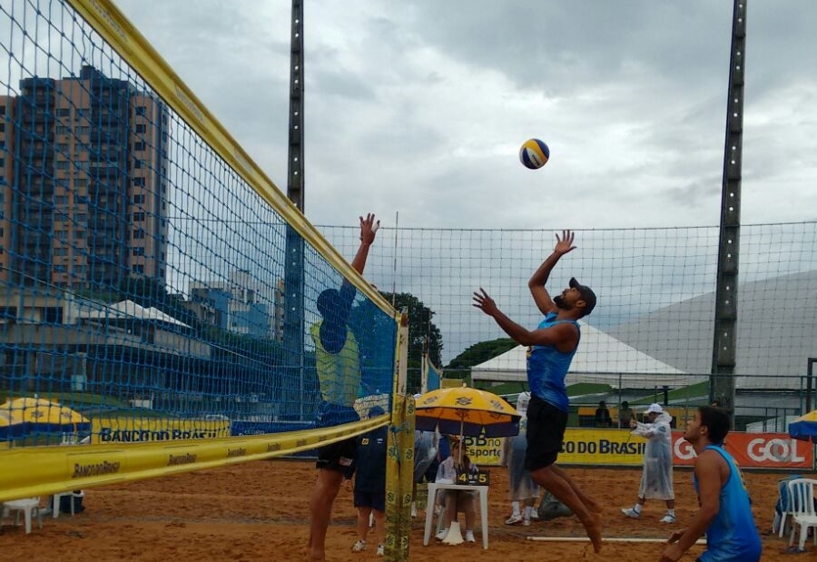 Semifinais definidas em Maringá com chuva e duas duplas do qualificatório