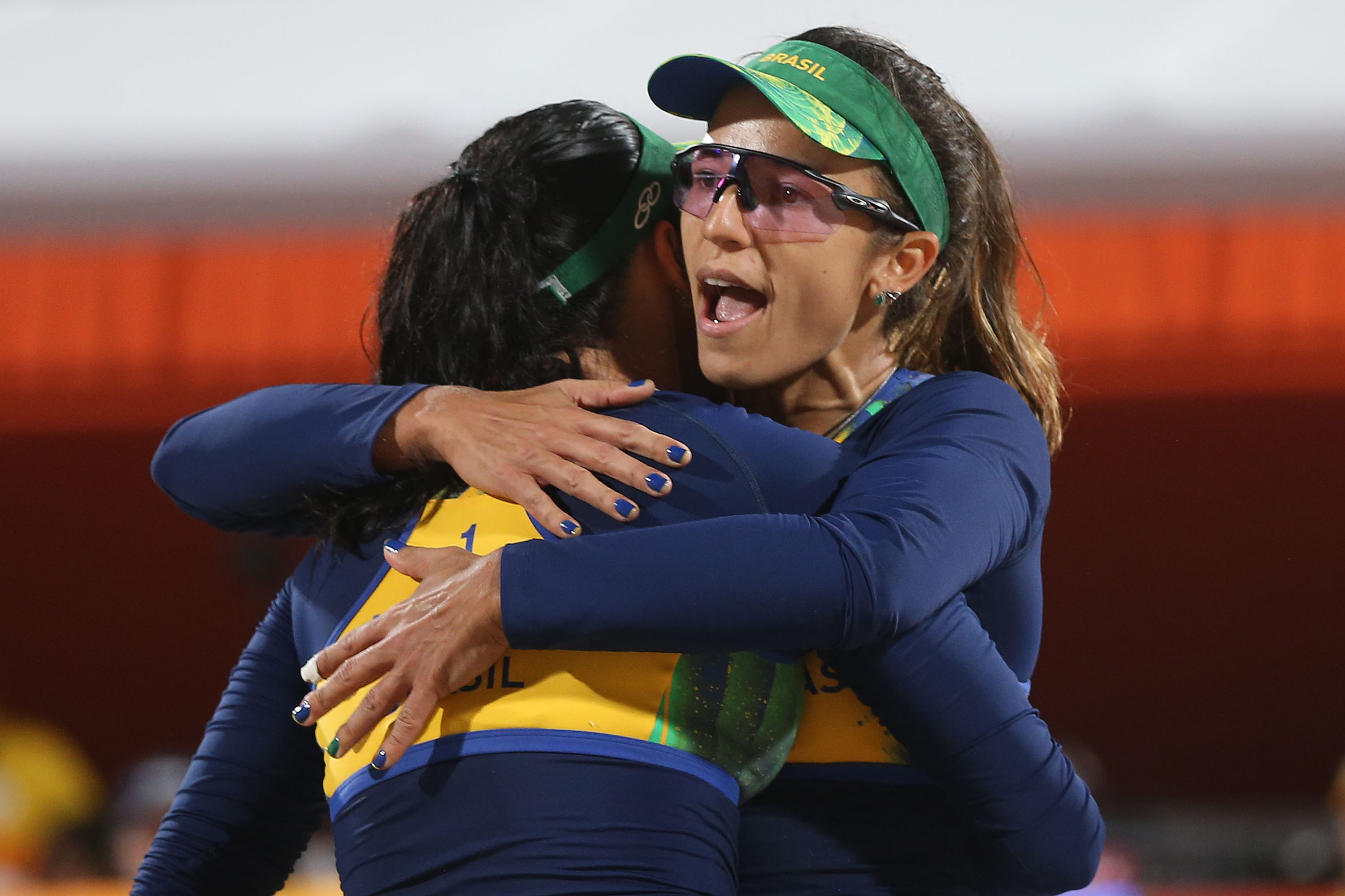 Ágatha e Bárbara Seixas encaram norte-americanas por vaga na final