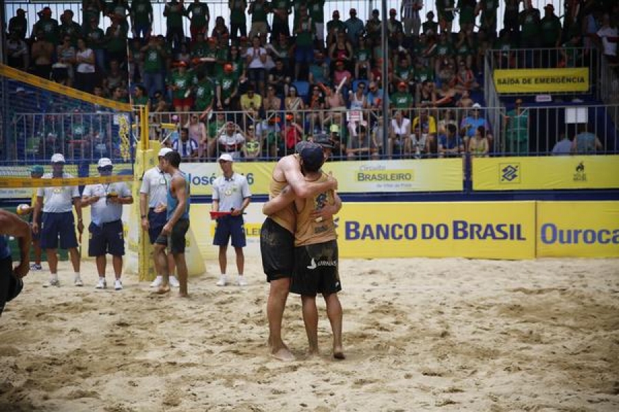 Alison e Bruno Schmidt encerram ano perfeito com título em São José (SC)