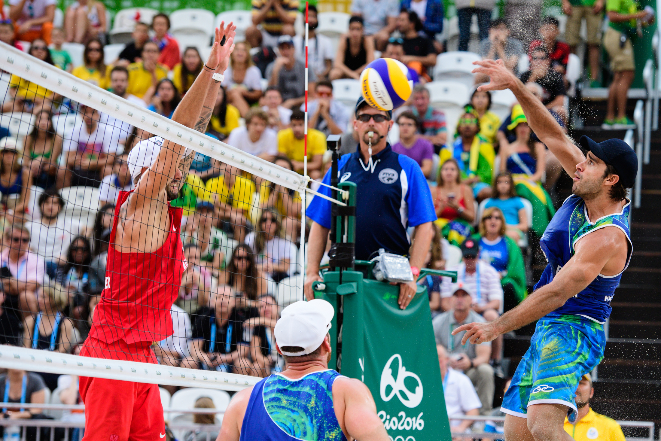 Alison e Bruno Schmidt lutam, mas acabam superados por austríacos no tie-break