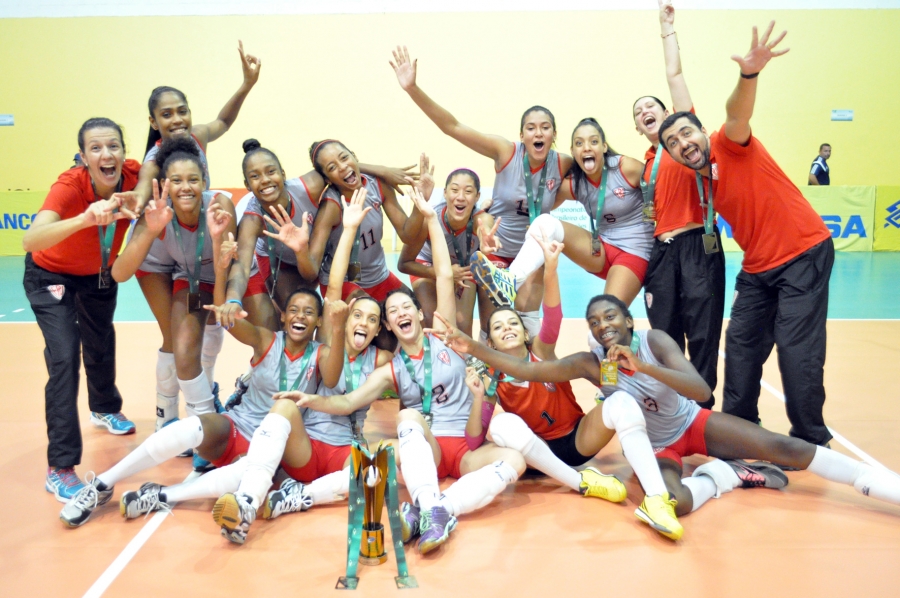  São Paulo supera estreia traumática, vence Minas Gerais e fica com o título do Infantojuvenil feminino