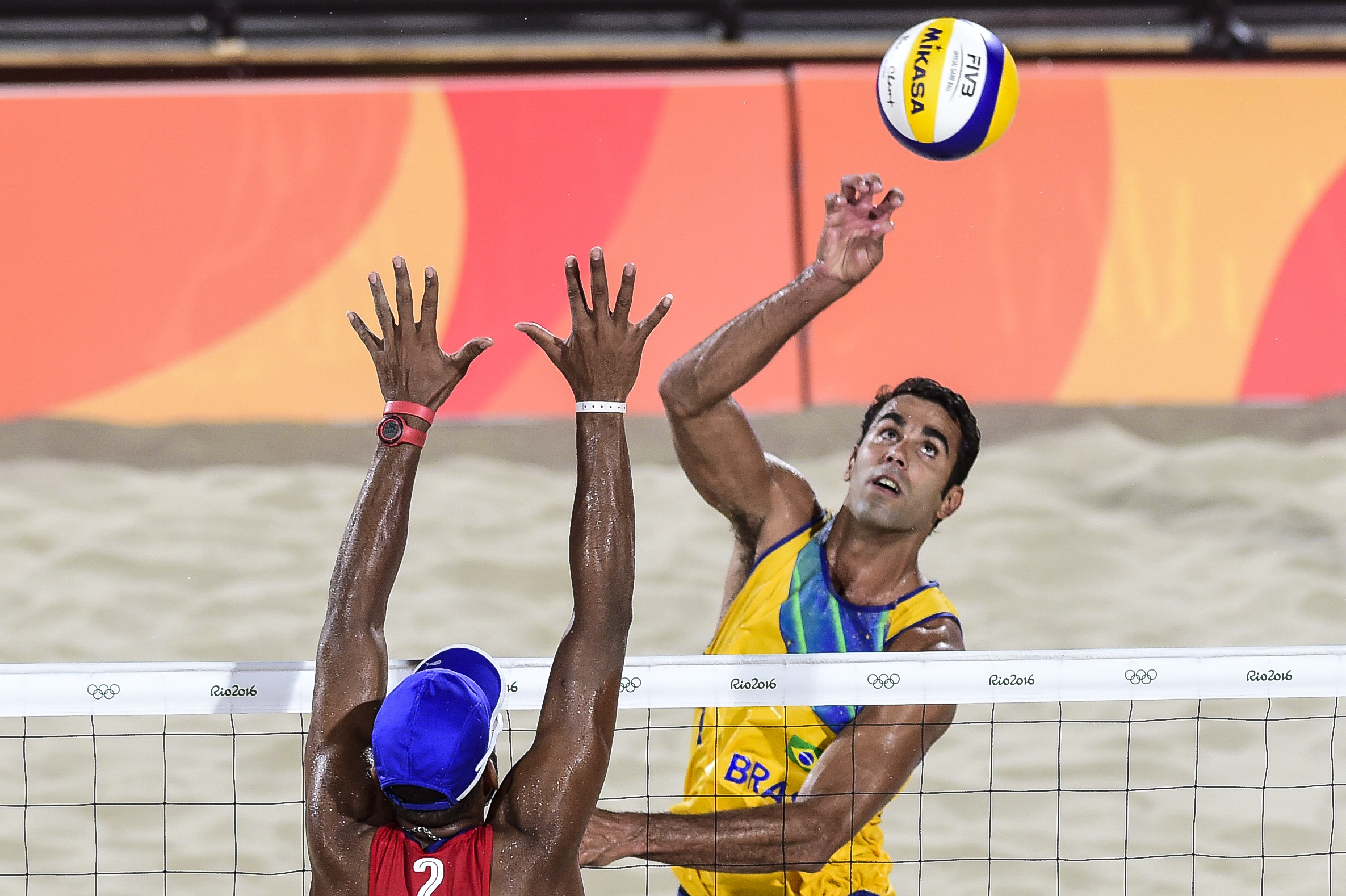 Em jogo equilibrado, cubanos superam Pedro Solberg e Evandro no tie-break