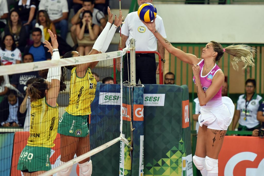 Na volta de Sidão, Sesi-SP supera o Montes Claros Vôlei e garante lugar na semifinal 