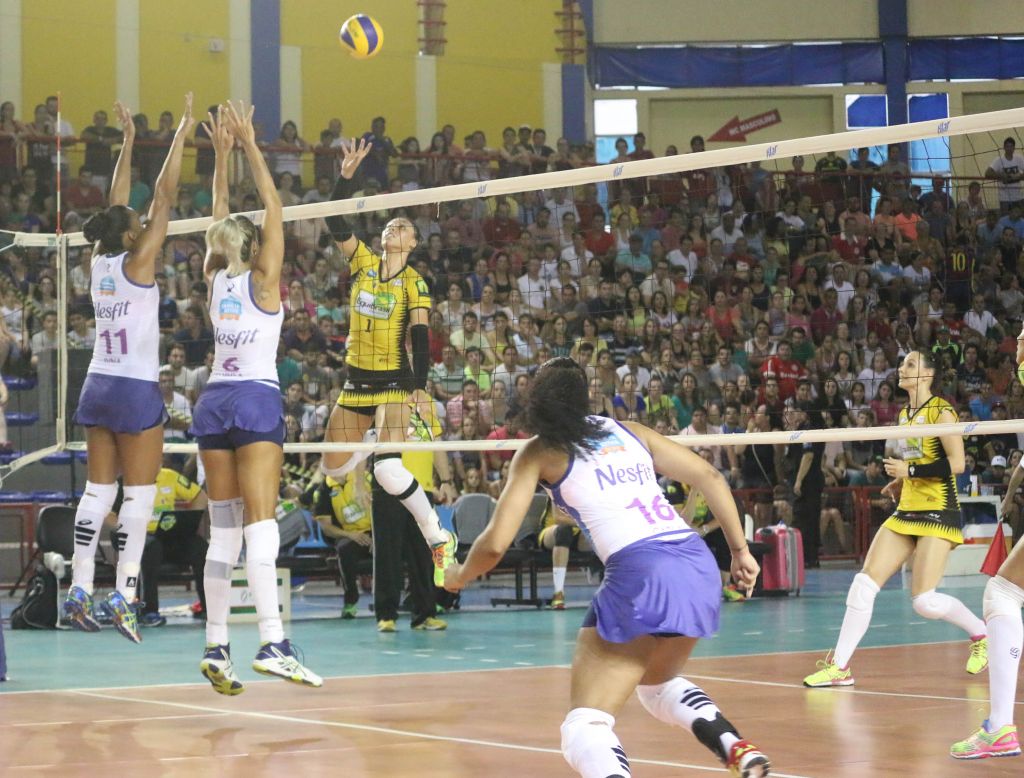 Diante de 4000 torcedores, Rio do Sul/Equibrasil vence o Vôlei Nestlé 