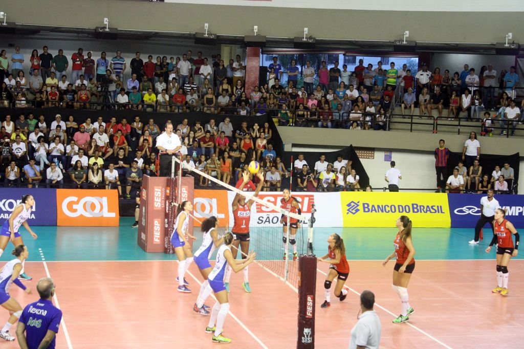 Líder, Rexona-AdeS vence o Sesi-SP por 3 sets a 0