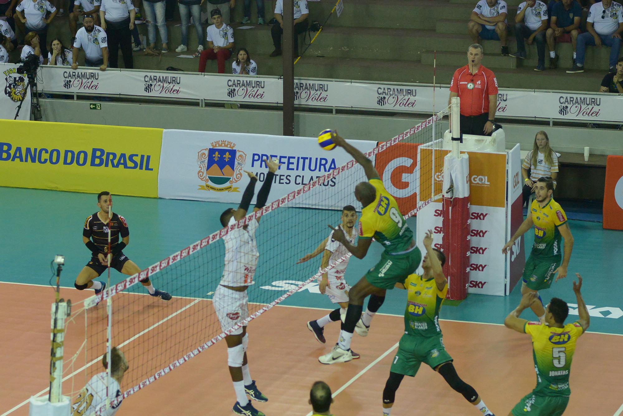 Montes Claros Vôlei vence e assume a quarta posição