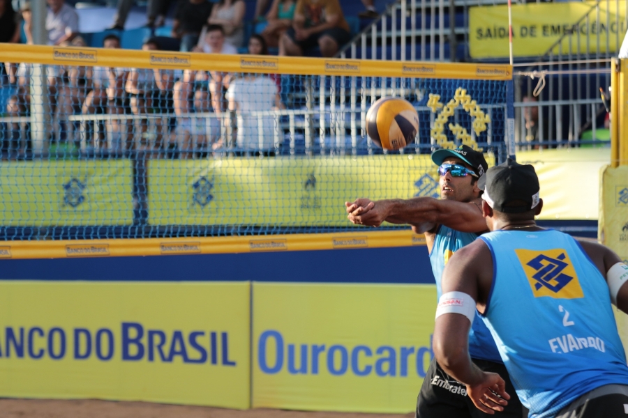 Duplas olímpicas e mais dois times vão às quartas de final em Uberlândia