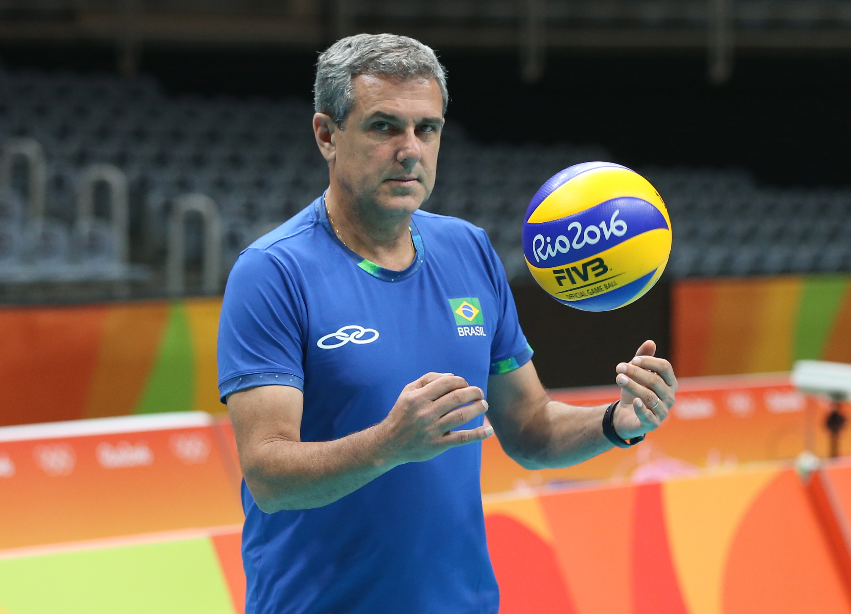 Seleção feminina faz o primeiro treino no ginásio do Maracanãzinho