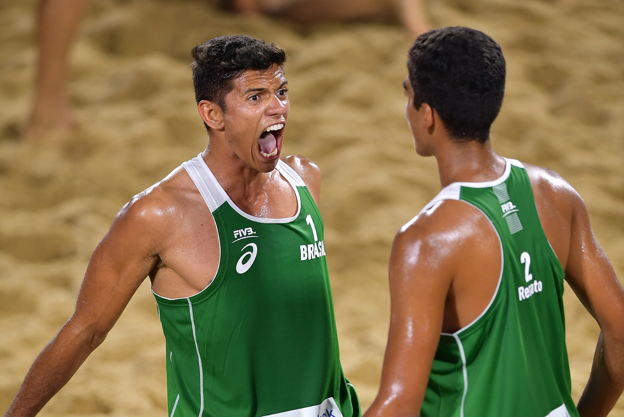 Adrielson/Renato e Duda/Ana Patrícia vão à final e buscam manter títulos ao Brasil