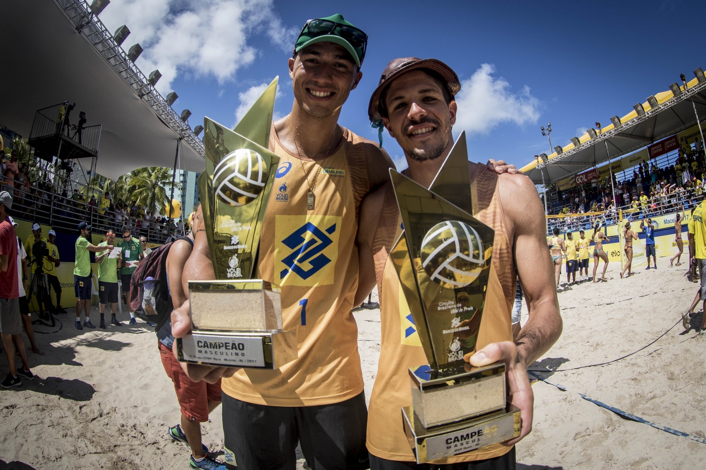 Álvaro e Saymon superam calor e repetem vitória sobre Evandro/André em Maceió