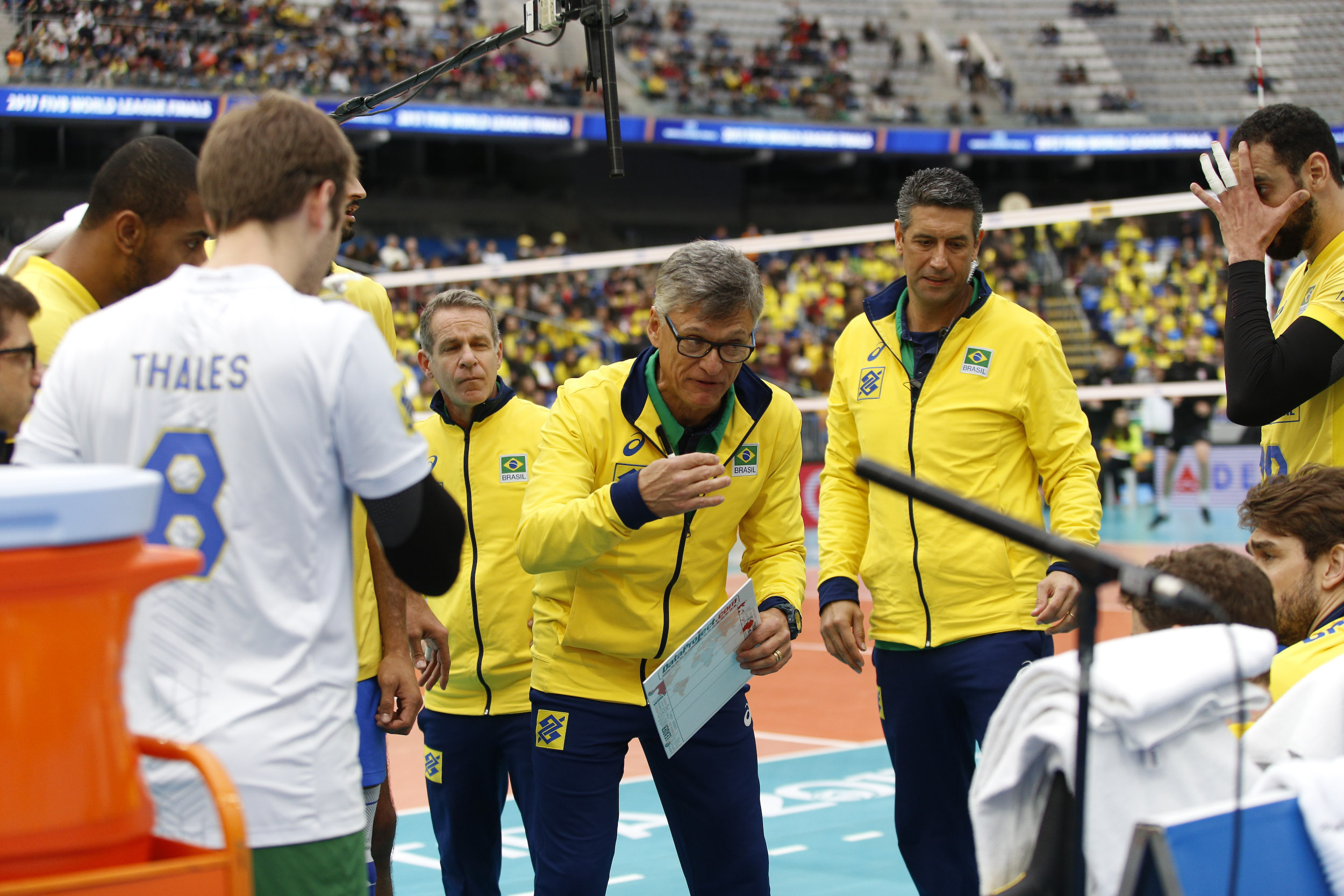 Atual campeão, Brasil estreia contra a França 