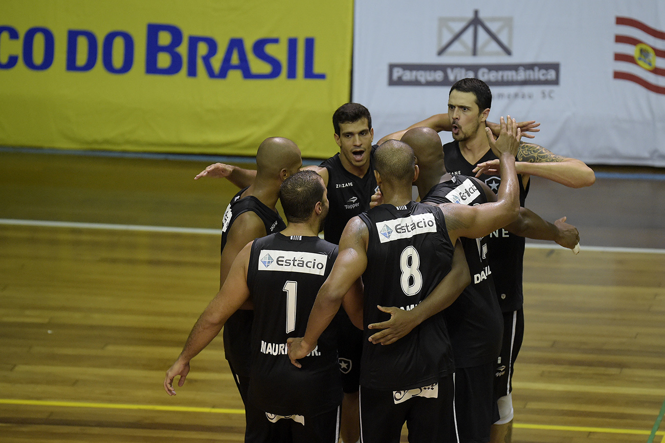 Botafogo vence Upis e completa o grupo de semifinalistas