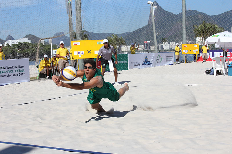 Brasil domina e já garante ouro e prata nos dois naipes