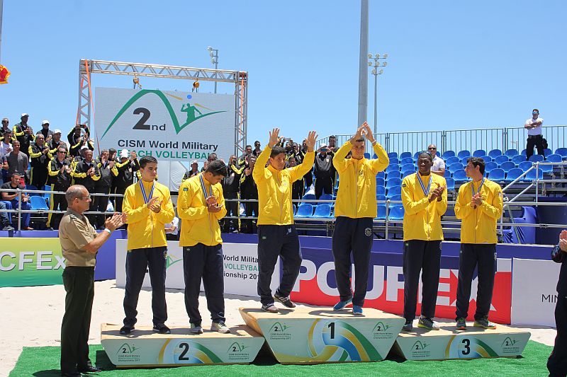 Brasil leva cinco medalhas, com títulos de Ágatha/Duda e Álvaro/Saymon