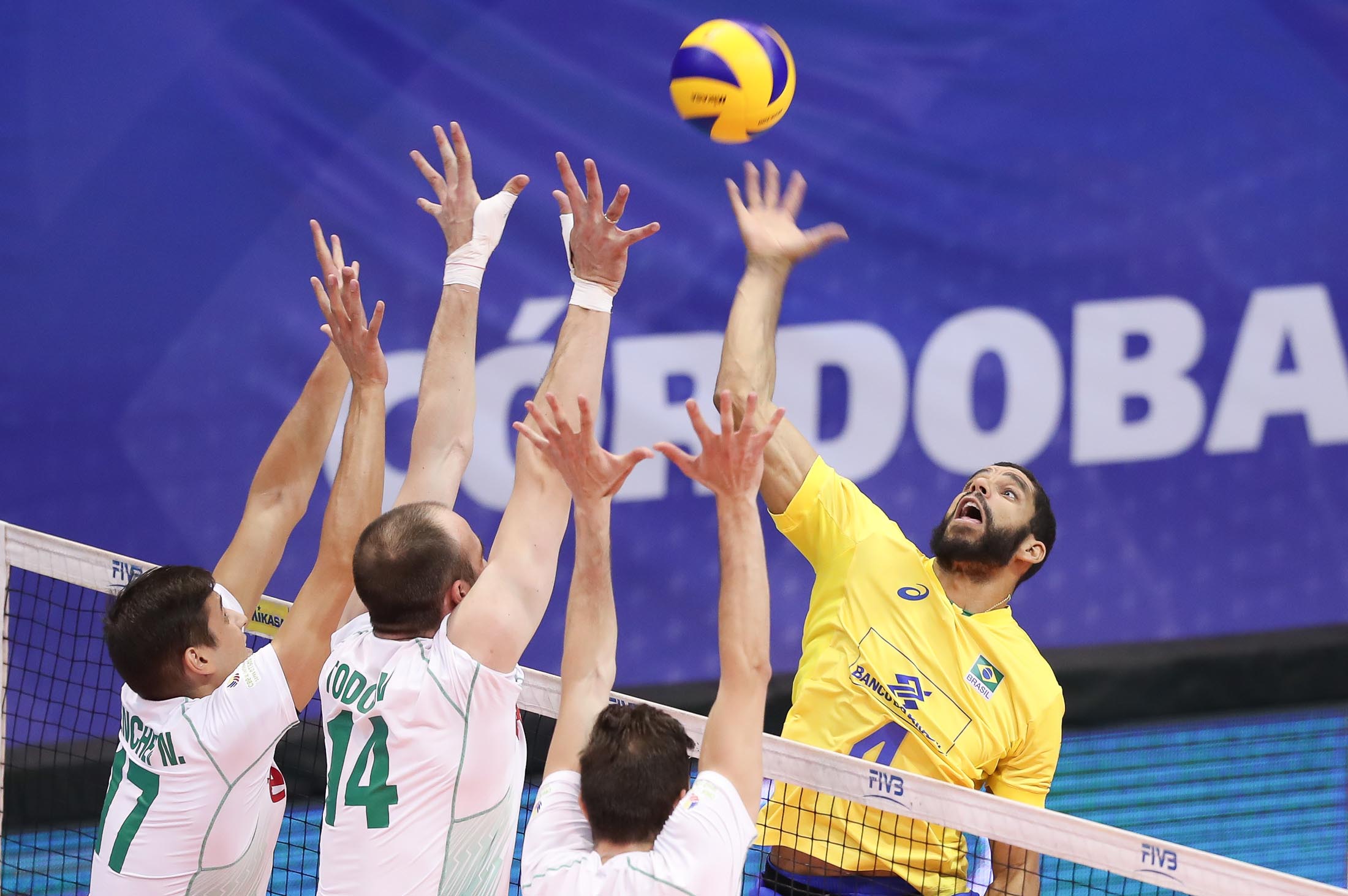 Brasil vence a Bulgária por 3 sets a 0