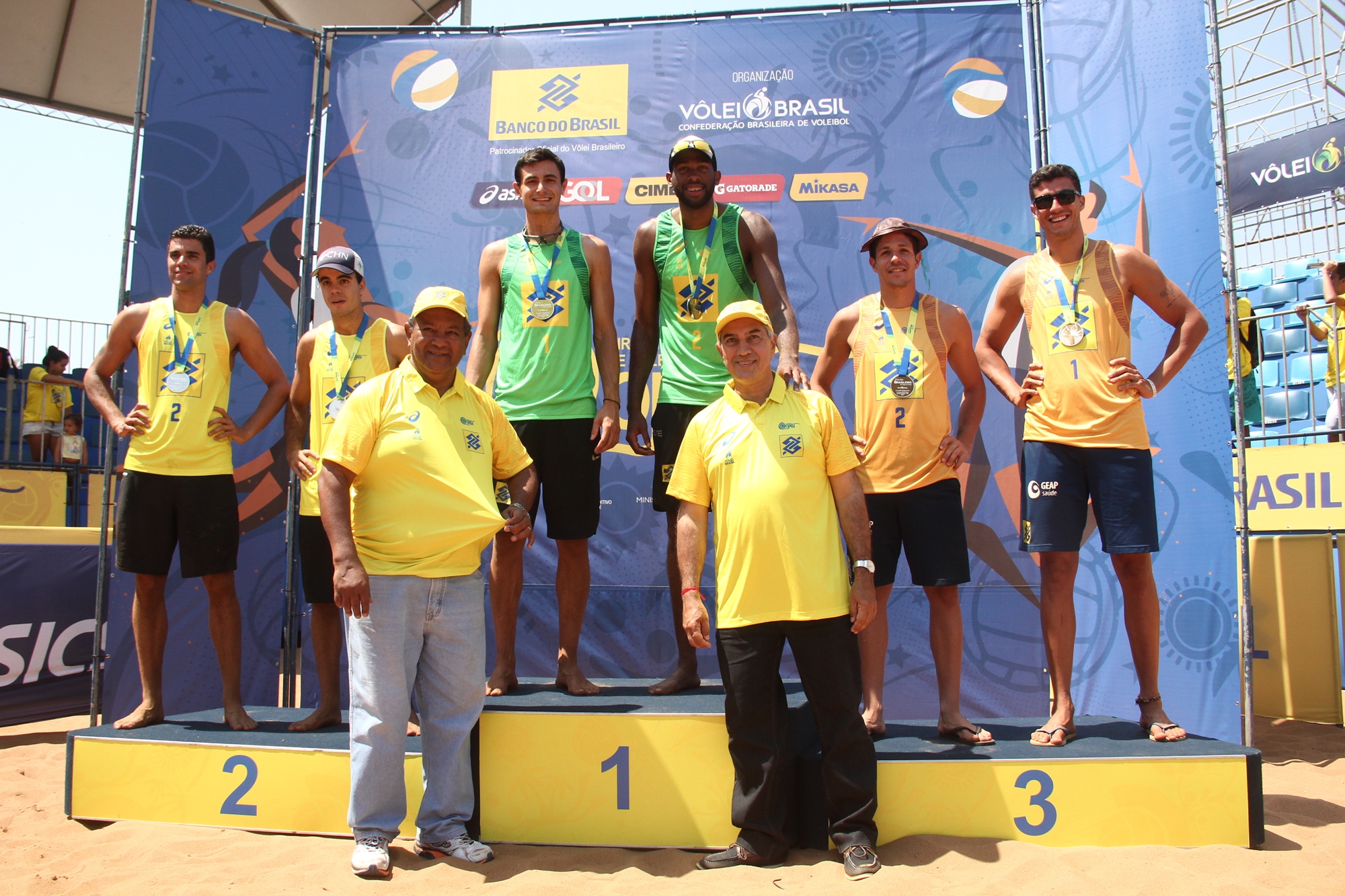 Campeões mundiais Evandro e André abrem temporada com ouro em Campo Grande