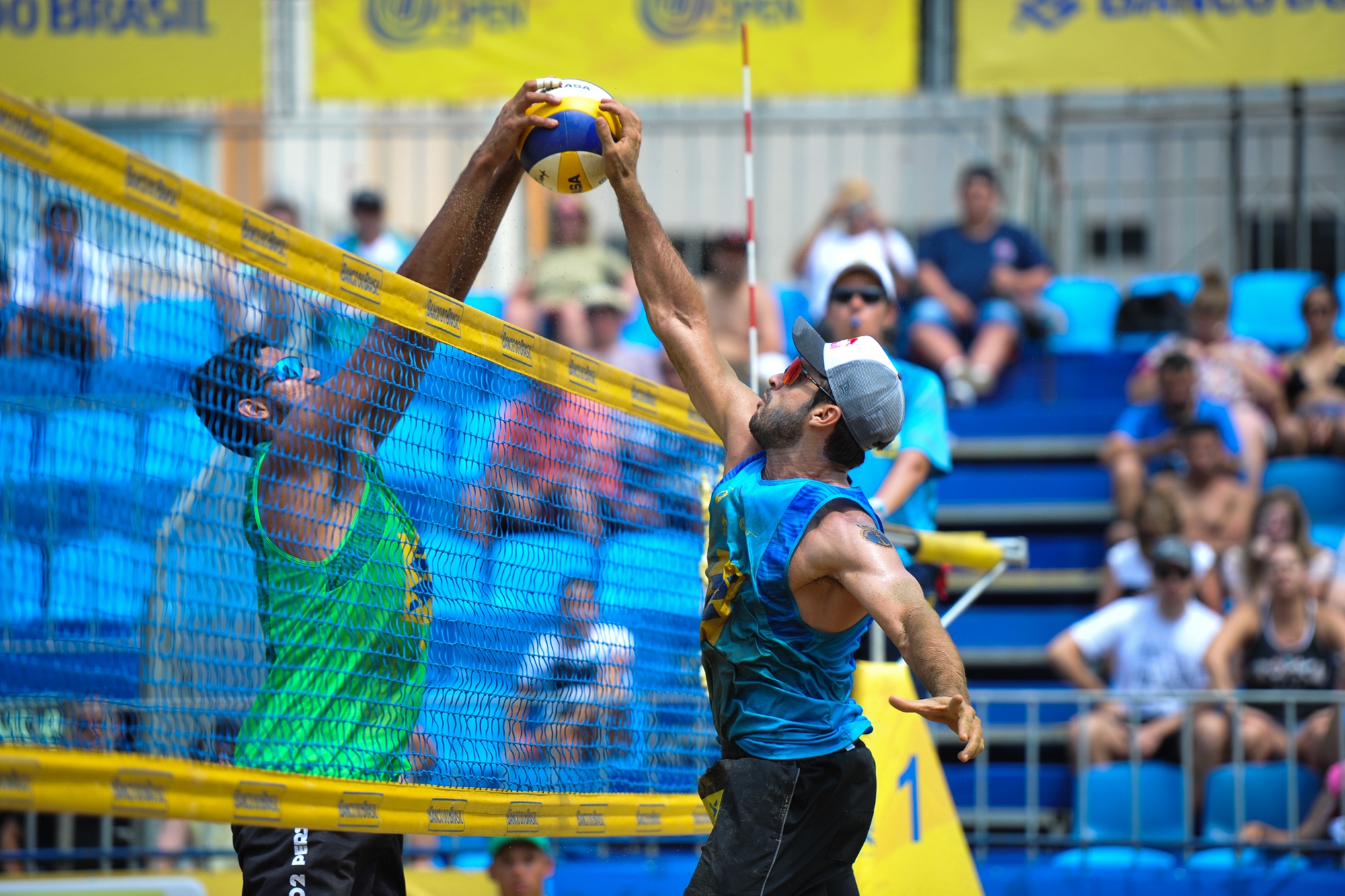 Campeões olímpicos Ricardo e Bruno Schmidt estreiam com vitórias 