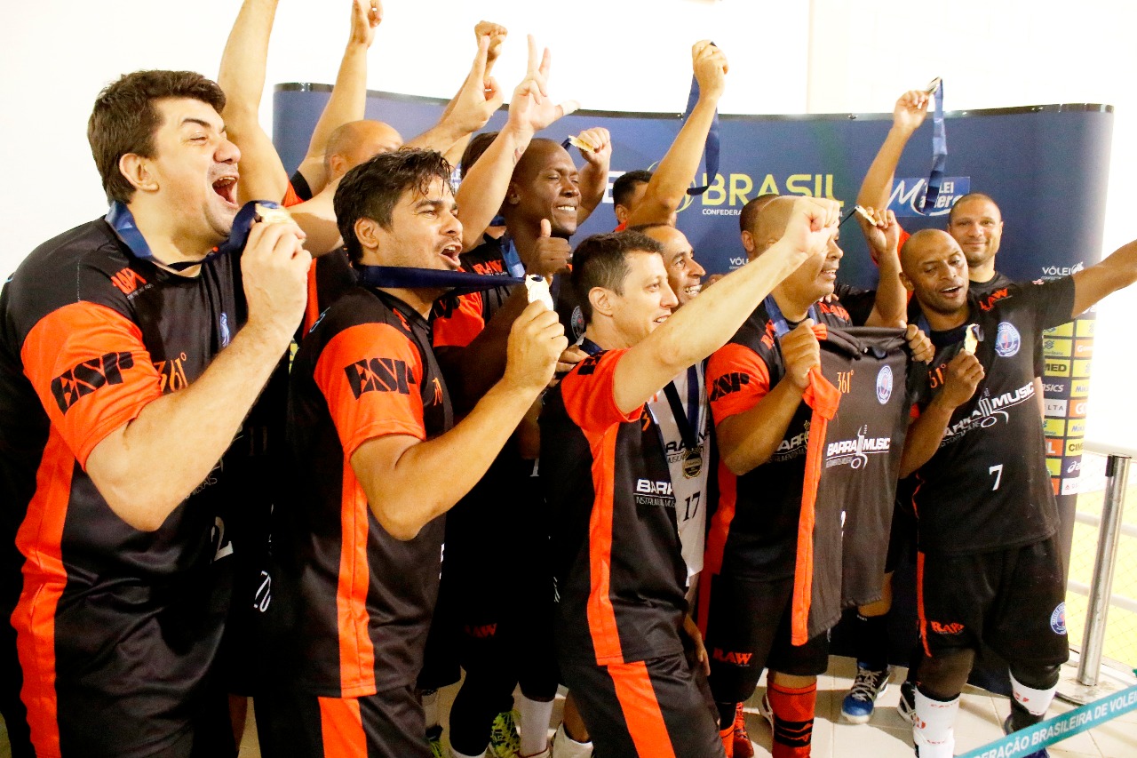 Castelo Tijuca fica com o troféu de campeão na 40+ masculina