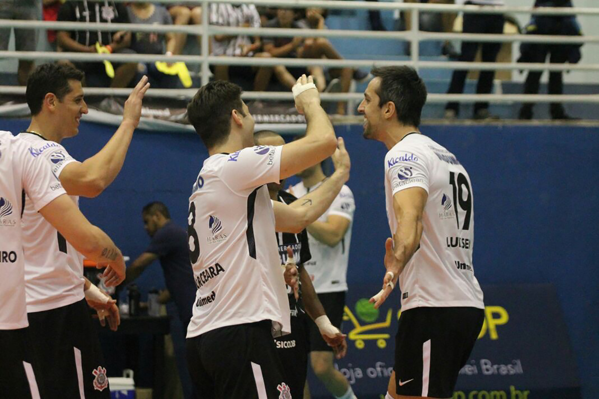 Corinthians-Guarulhos vence o Vôlei Renata no encerramento da rodada