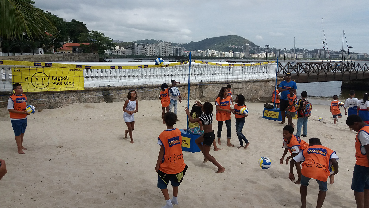 Crianças do Núcleo do Morro da Formiga encontram atleta olímpica na Urca