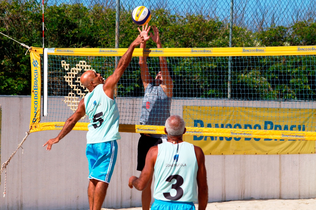 Definidas as duplas que seguem na briga pelo título no Vôlei de Praia