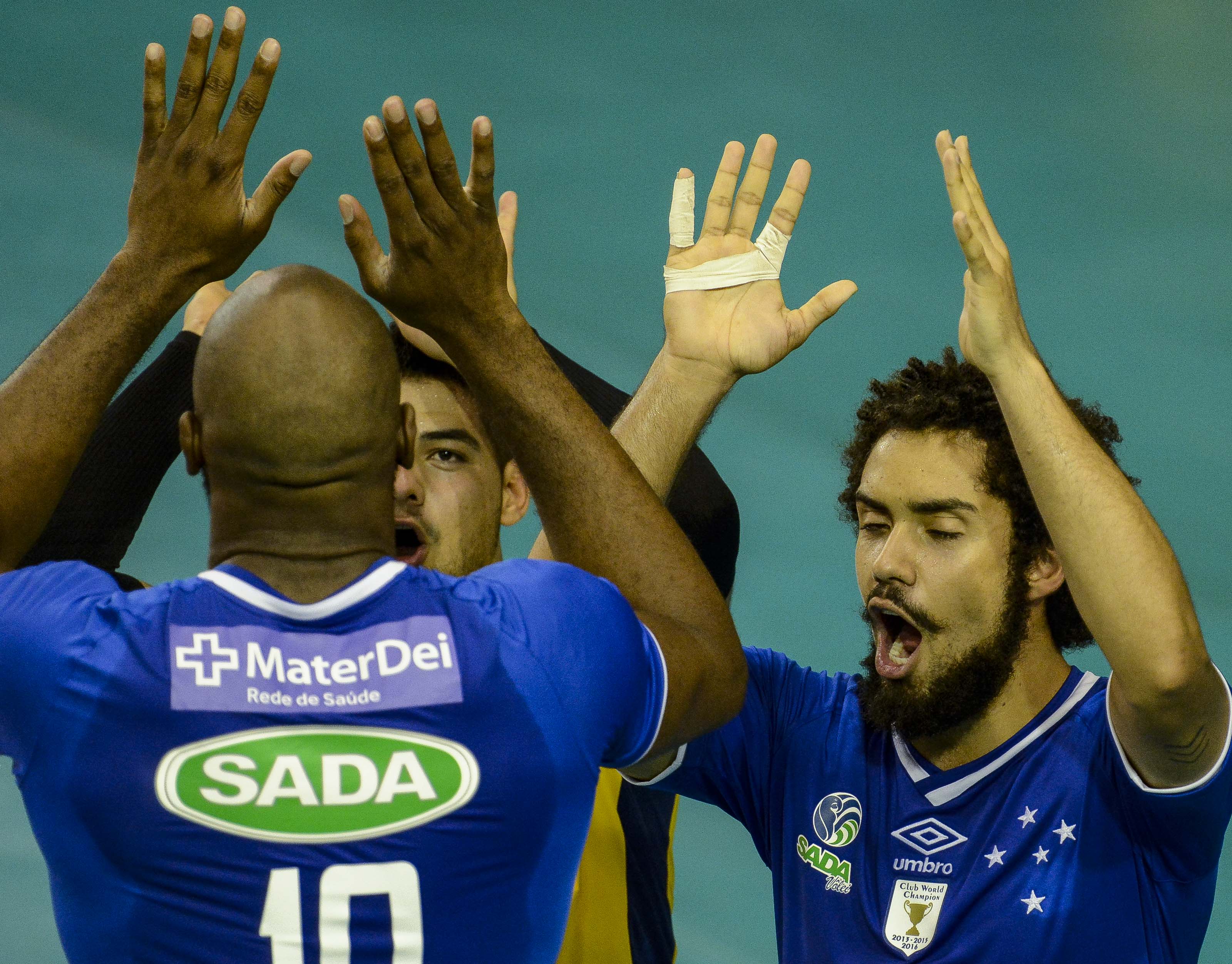 Duelo mineiro agita a noite deste sábado