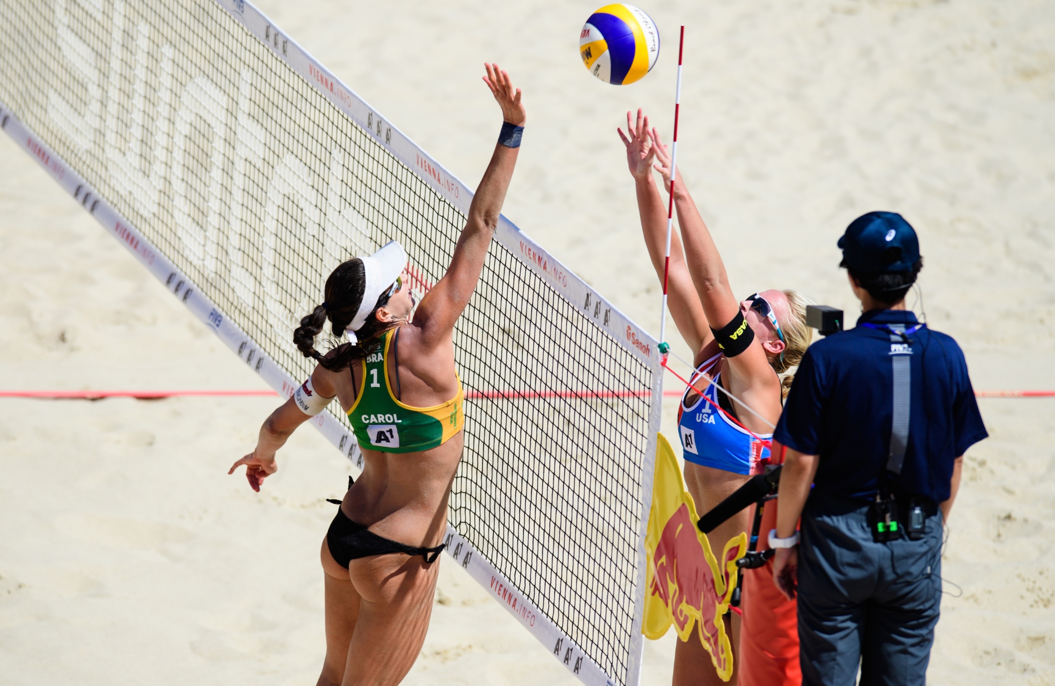 Elize Maia/Taiana e Maria Elisa/Carol avançam invictas à fase eliminatória