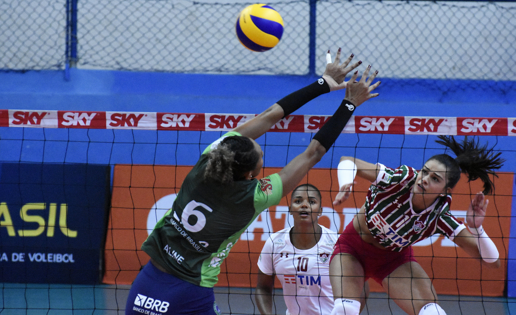 Em casa, Fluminense vence o BRB/Brasília Vôlei