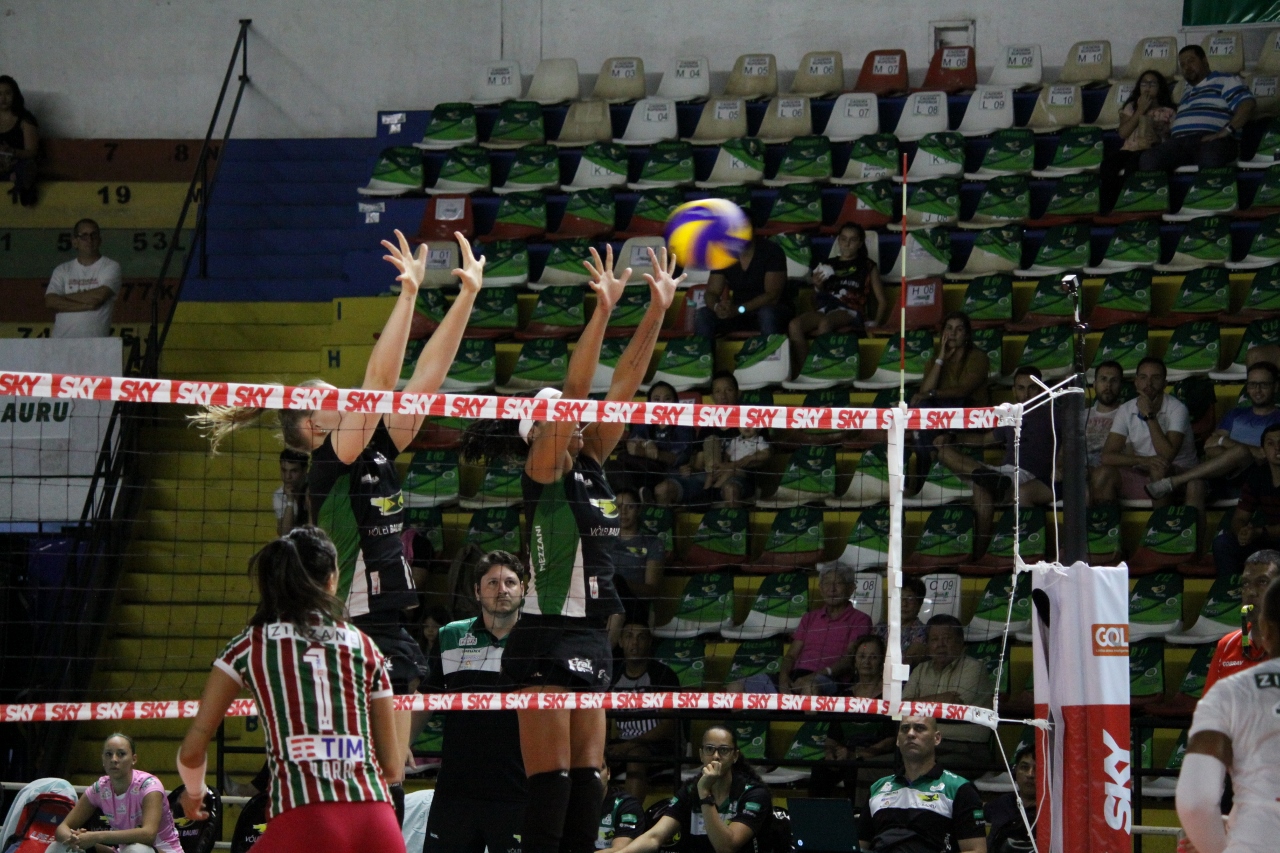 Em casa, Vôlei Bauru vence Fluminense 