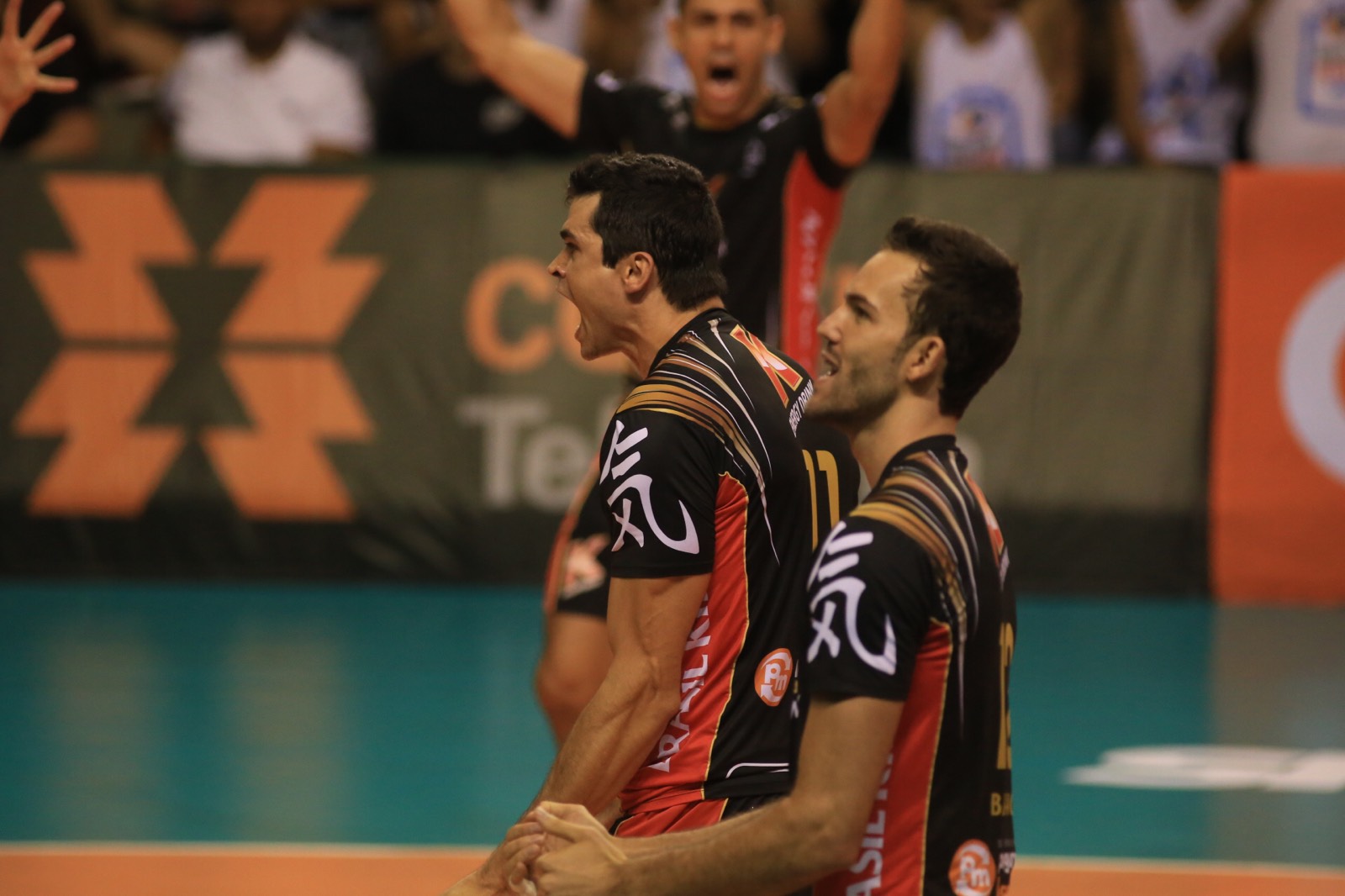 Em casa, Vôlei Brasil Kirin vence Copel Telecom Maringá Vôlei