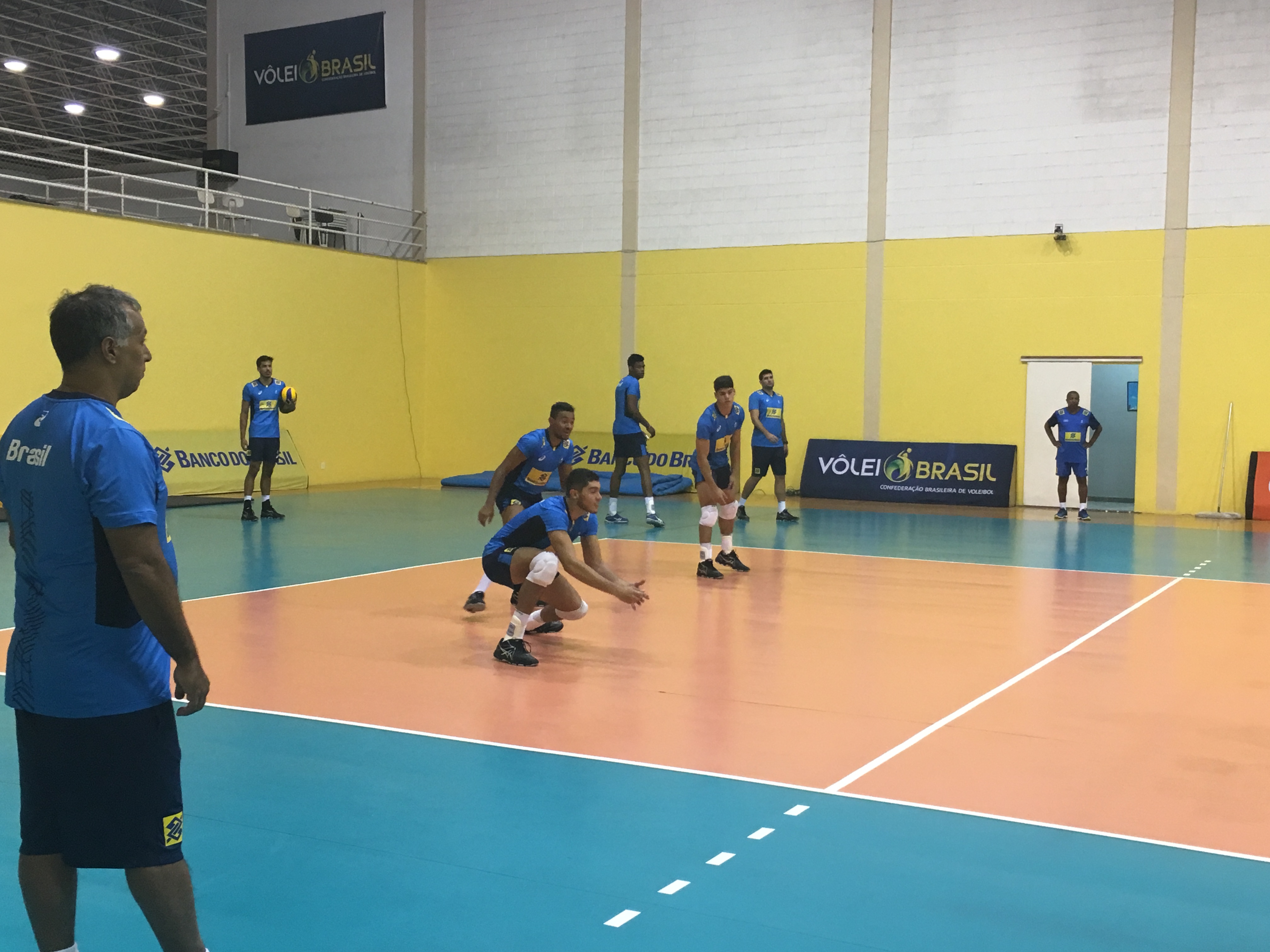 Equipes masculinas se preparam para campeonatos mundiais