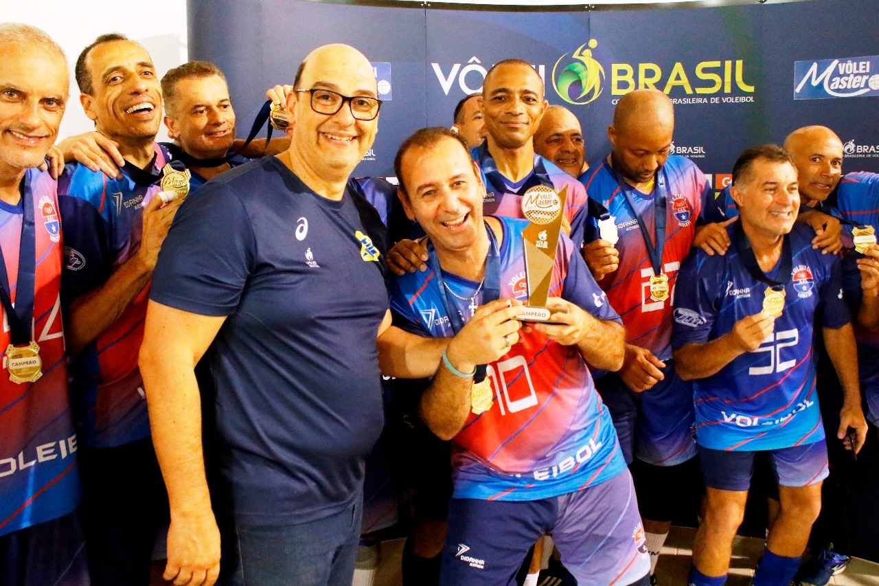 Final eletrizante termina com vitória da Light na 50+ masculina