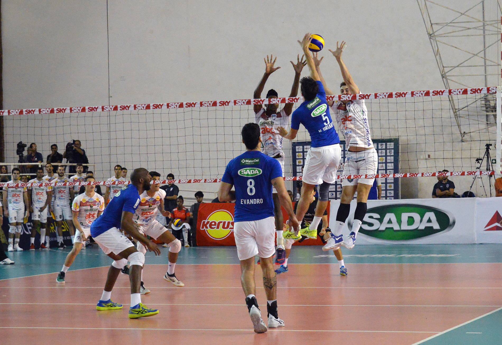 Fora de casa, Sada Cruzeiro vence o JF Vôlei