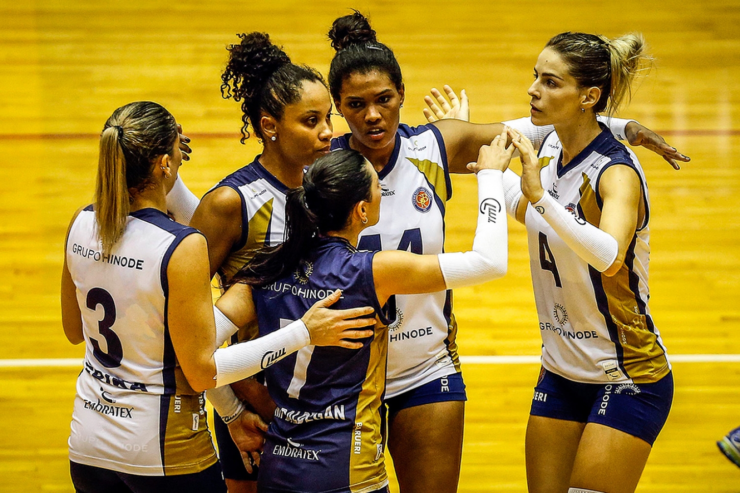 Hinode Barueri vence São Bernardo Vôlei e sai na frente nas semifinais