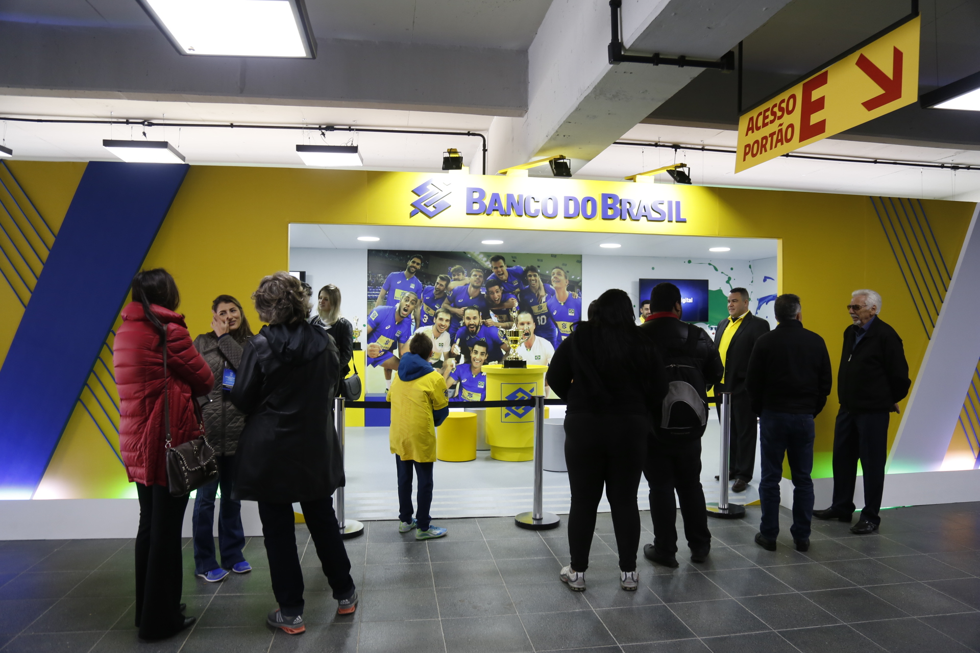 Interação com o público é a marca do voleibol na Arena Atlético Paranaense