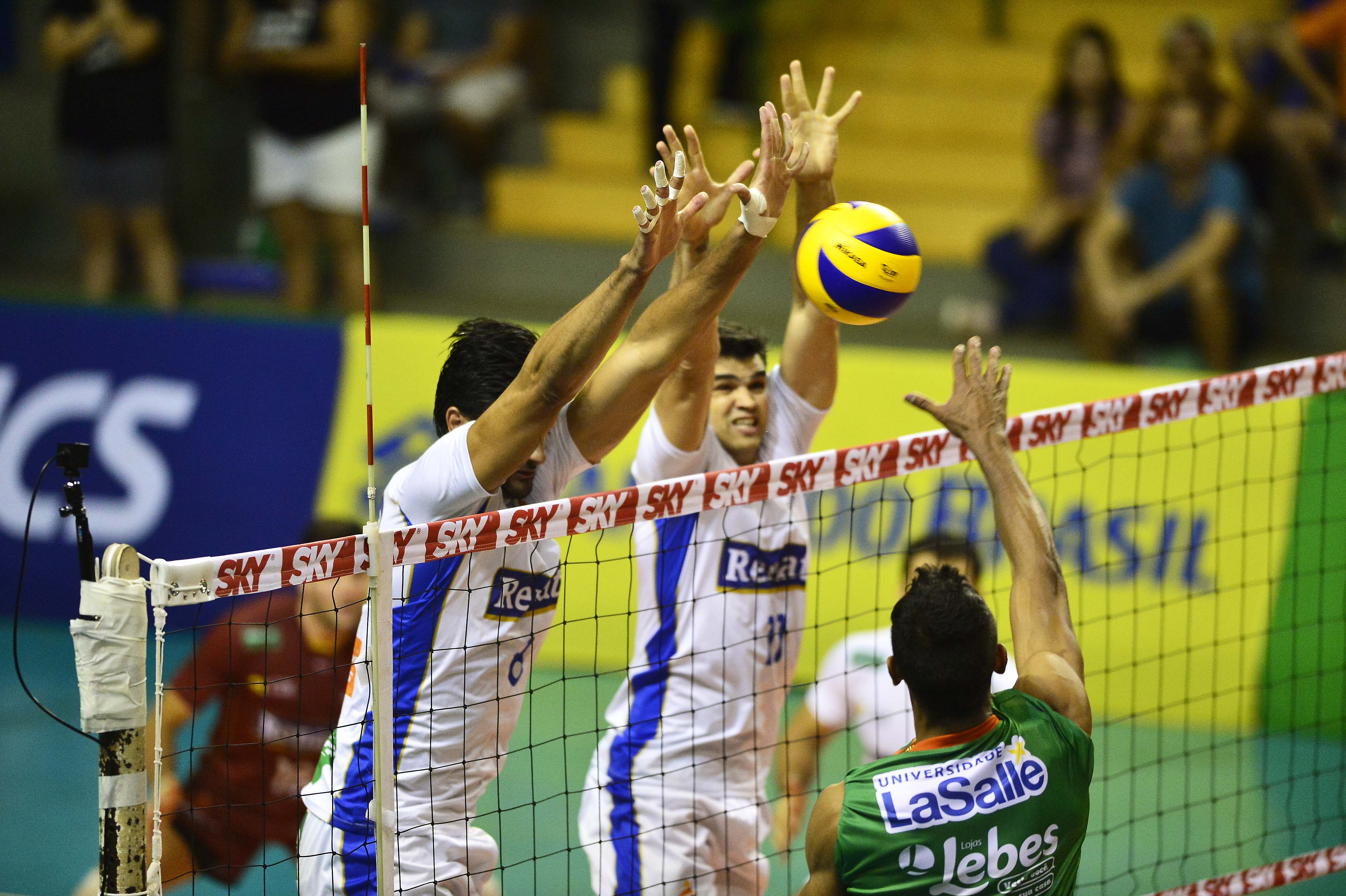 Lebes Canoas joga em Campinas e vence Vôlei Renata por 3 sets a 0