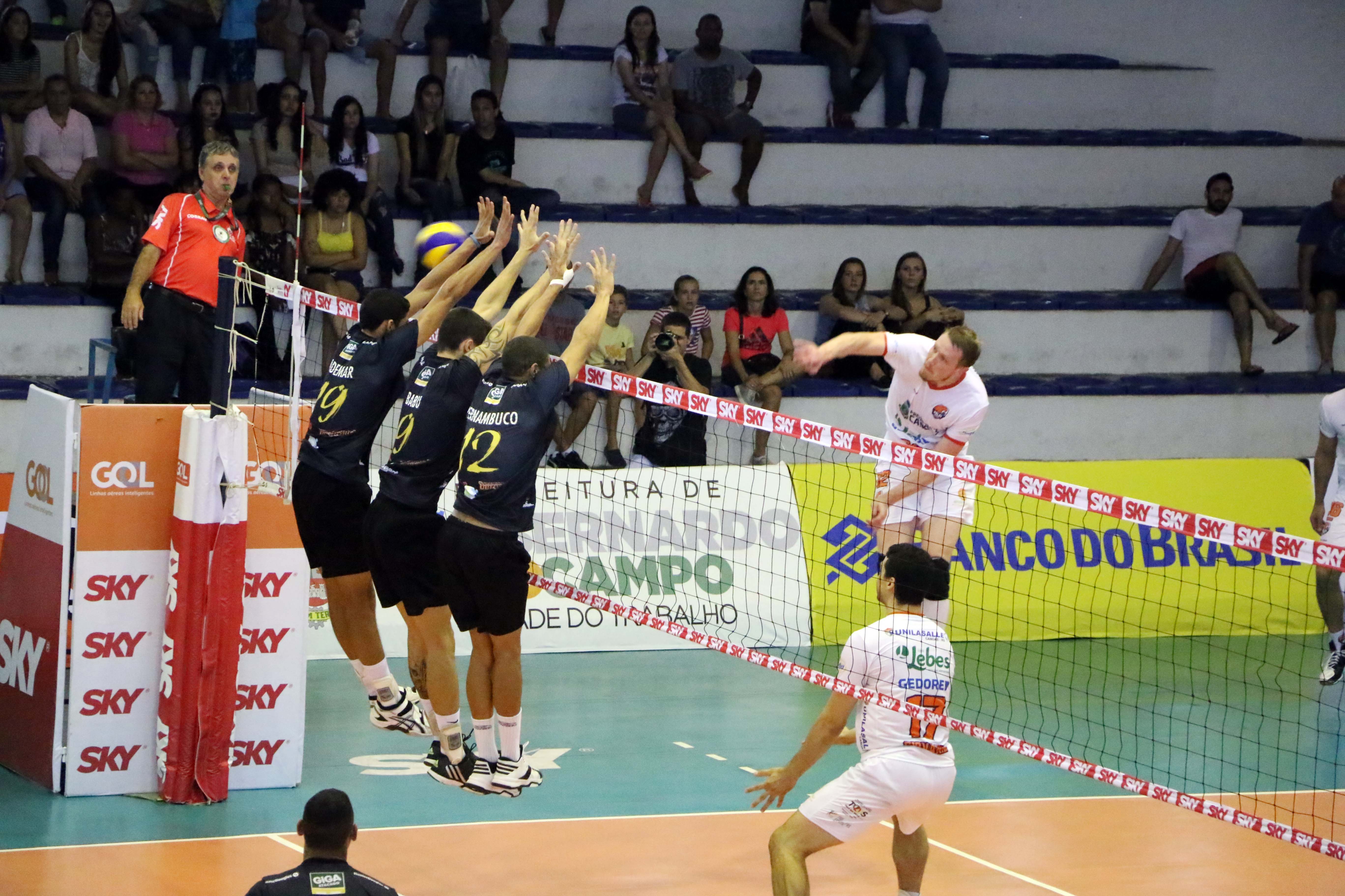 Lebes/Gedore/Canoas vence São Bernardo Vôlei na abertura da rodada