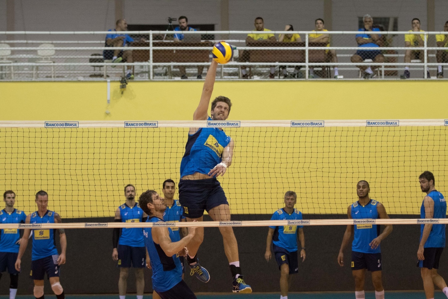 Seleção masculina e  atletas da praia fazem treino aberto à imprensa nesta quarta-feira