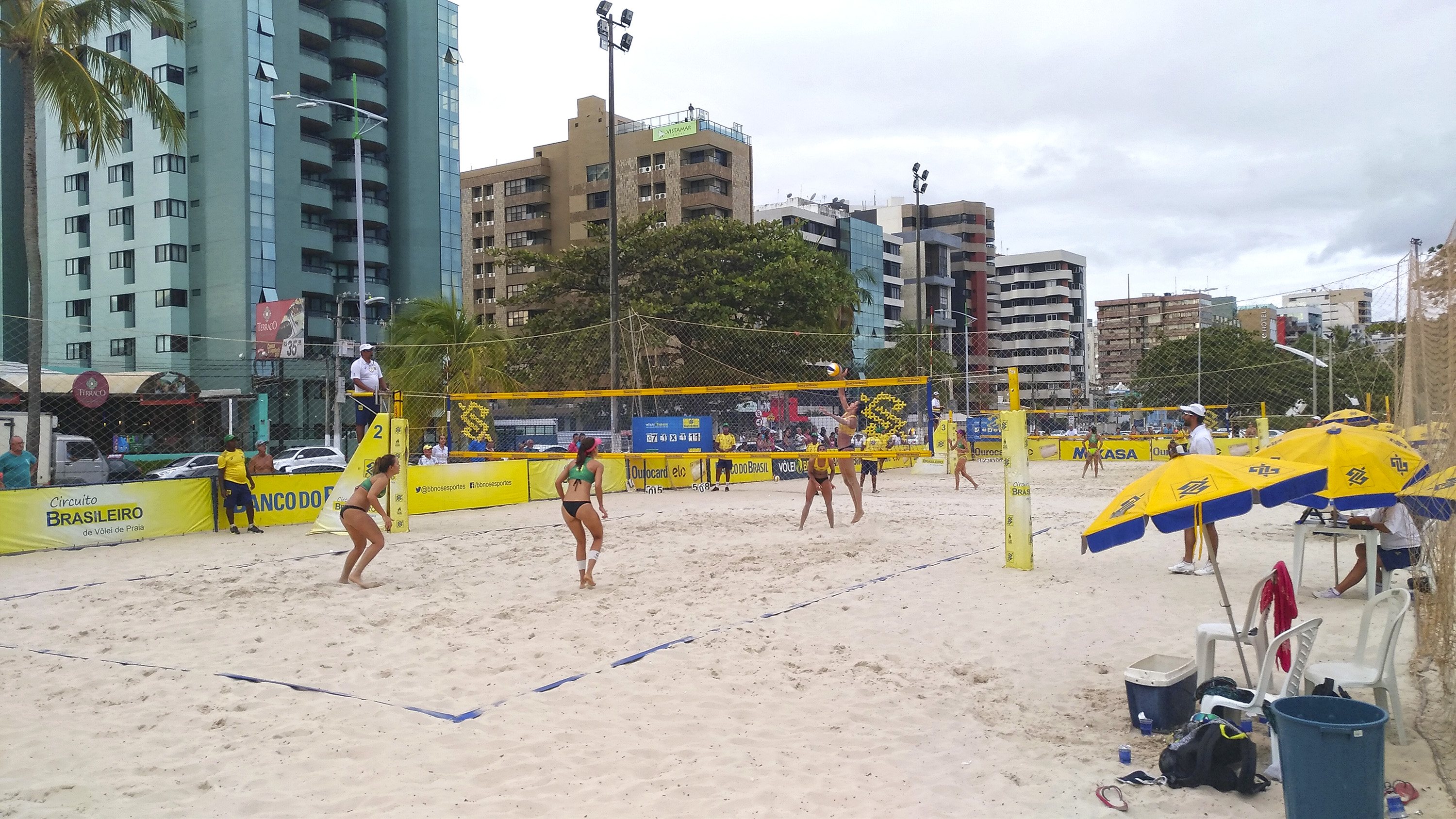 Semifinais são definidas em Maceió com duplas do quali e atleta da casa