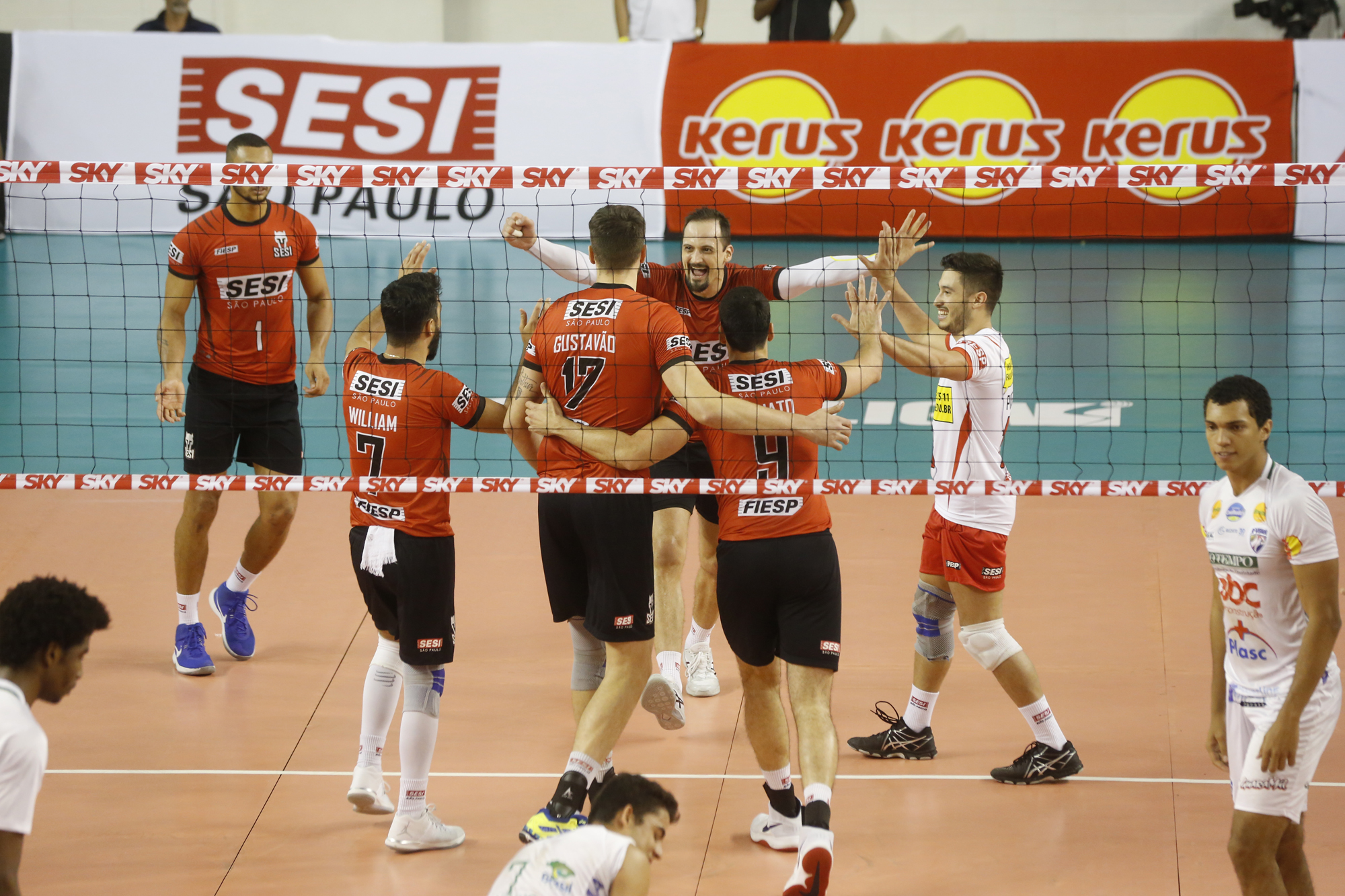 Sesi-SP e Montes Claros Vôlei se enfrentam neste domingo