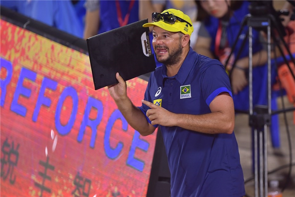 Técnicos exaltam conquista do bicampeonato no vôlei de praia e trabalho na base