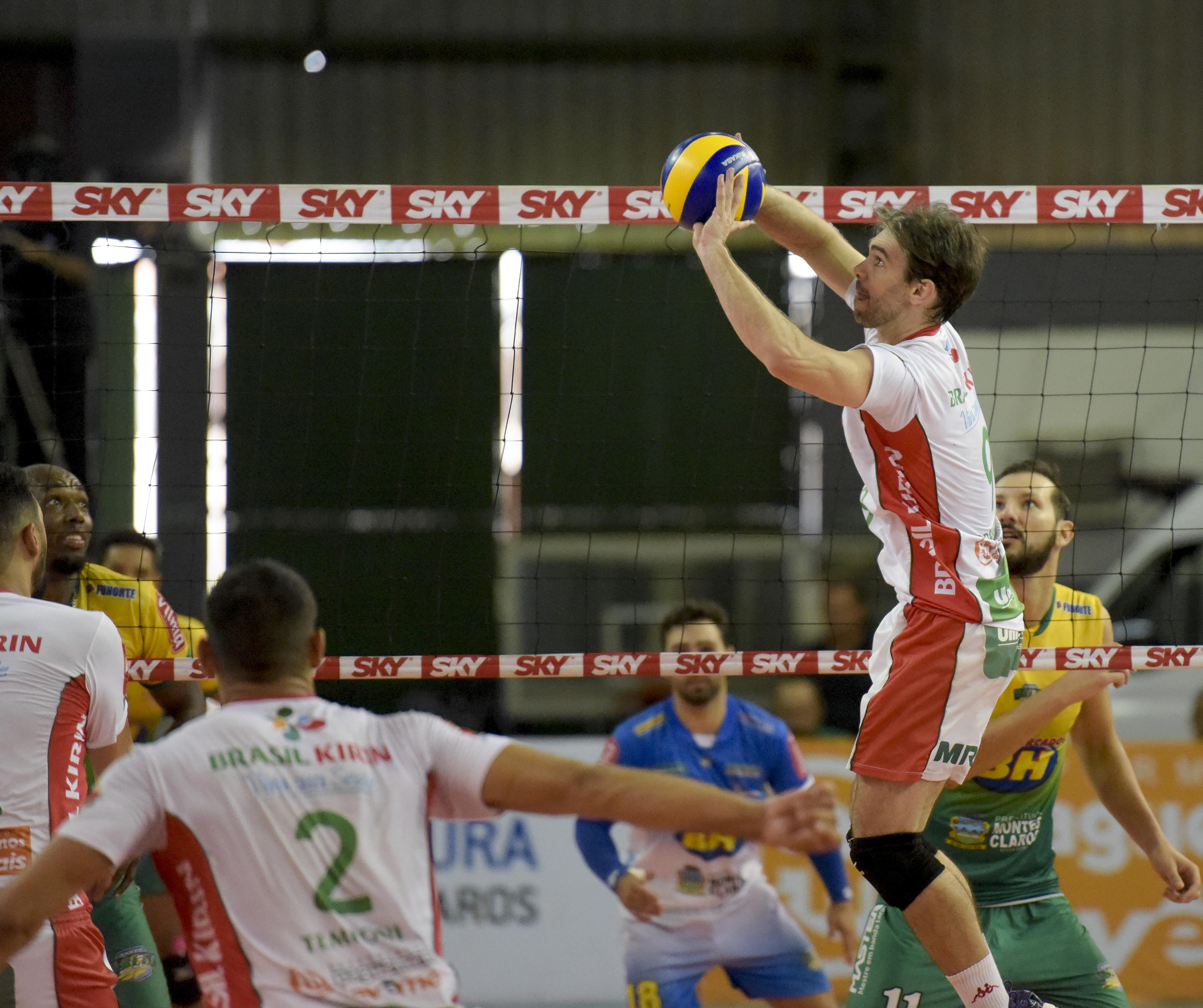 Vôlei Brasil Kirin e Montes Claros Vôlei fazem terceiro jogo da série