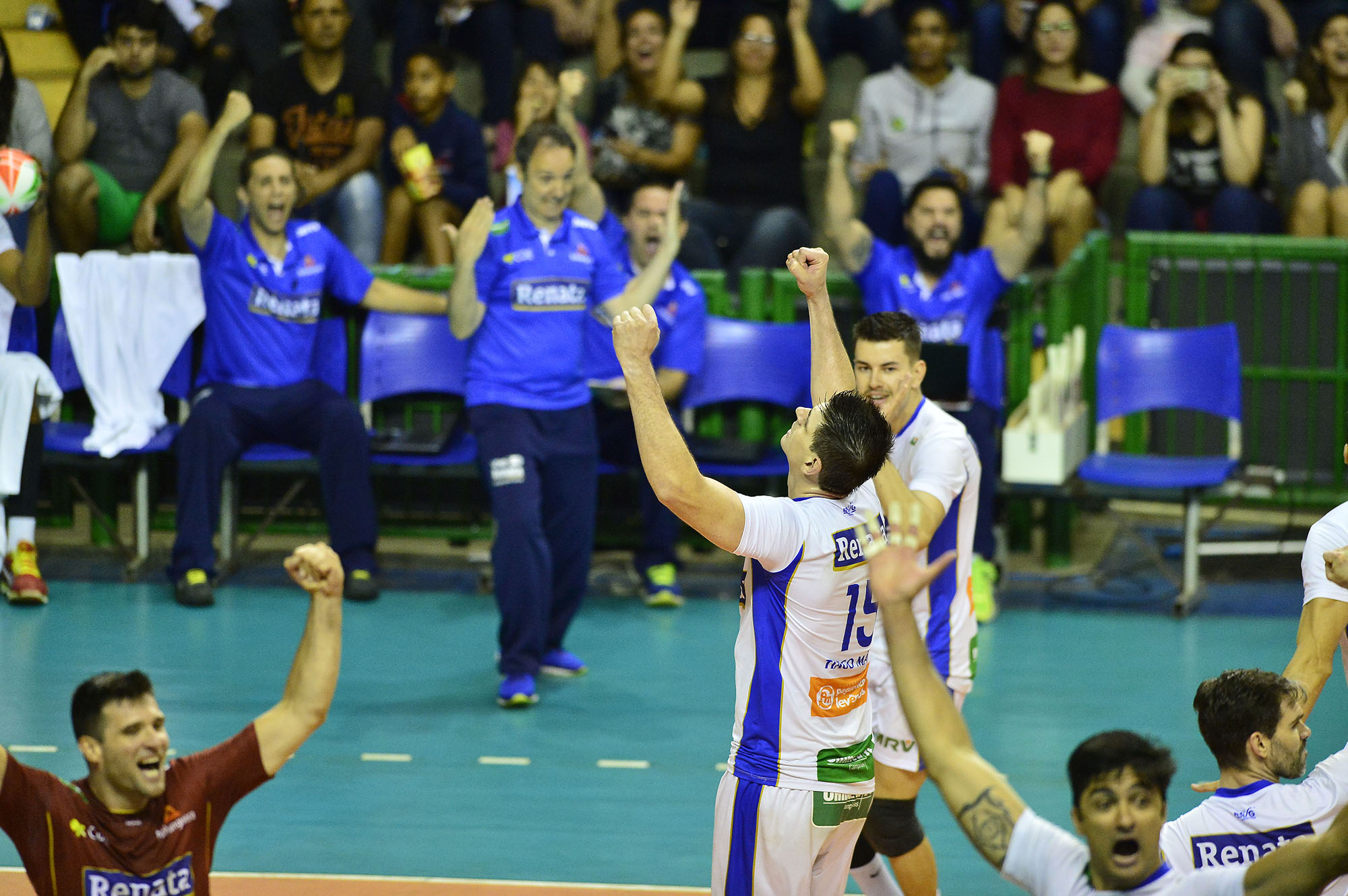 Vôlei Renata e Lebes Canoas se enfrentam na segunda rodada