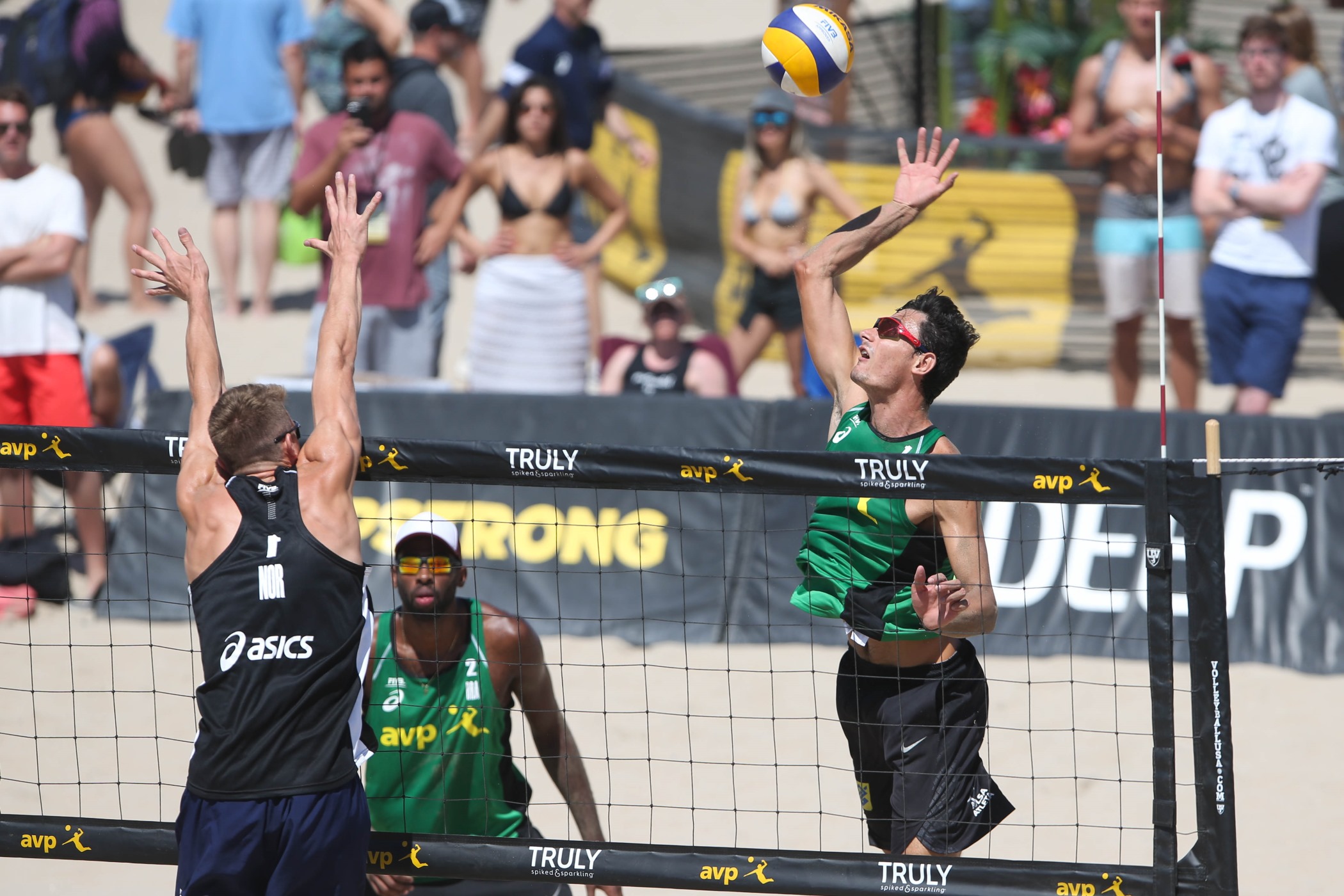  Evandro/André segue invicto, e outras três duplas brasileiras vão à repescagem