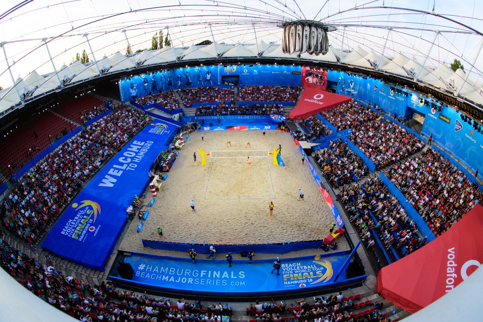 Ágatha/Duda e Carol/Maria Elisa vencem e farão semifinal no Finals