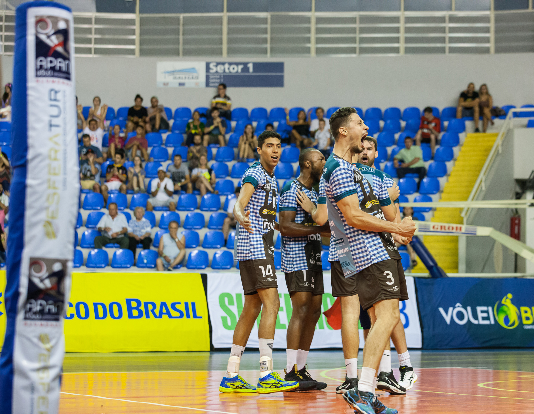 Apan/Esferatur vence mais uma e mantém primeiro lugar