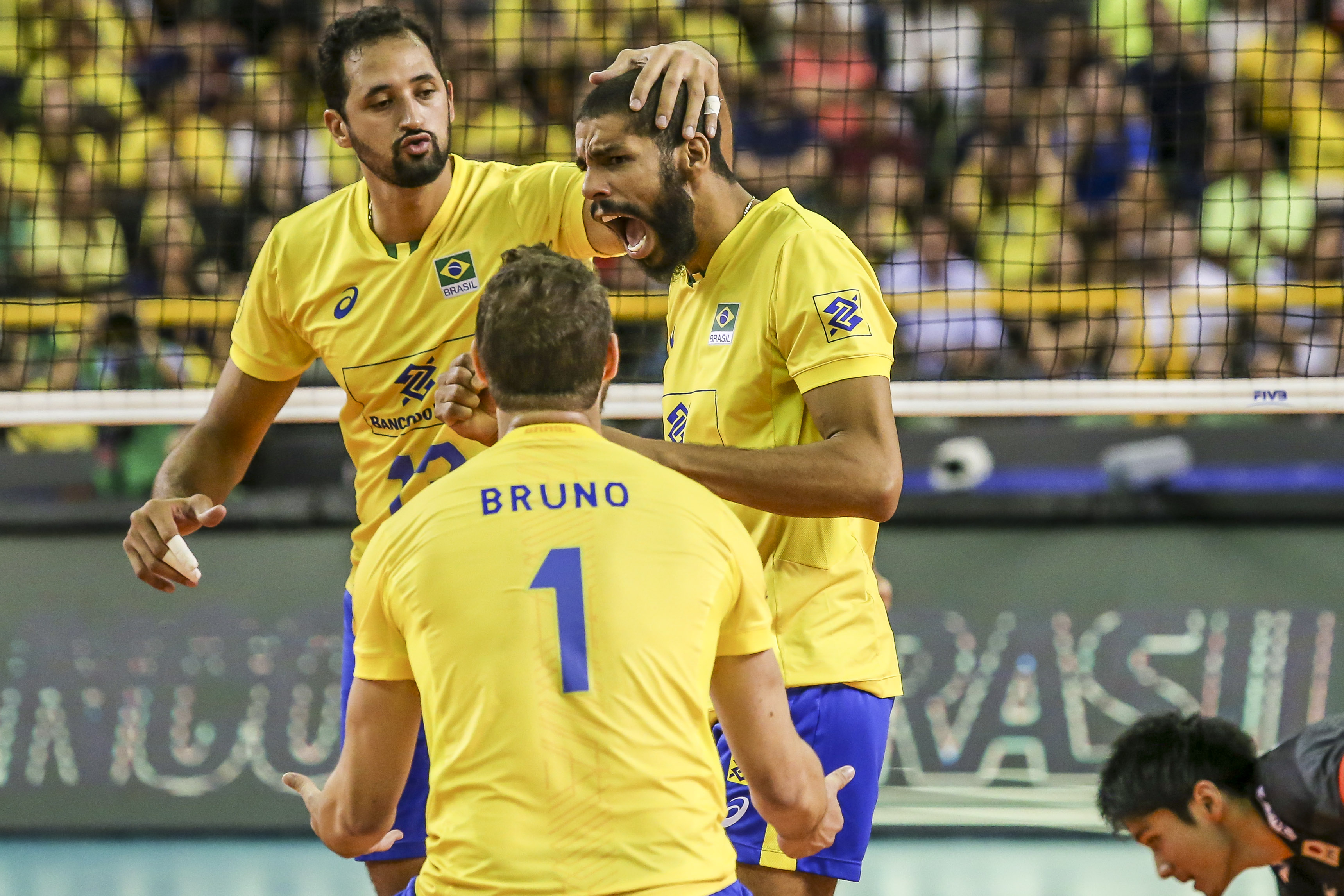 Brasil bate o Japão por 3 sets a 0 e garante quarta vitória